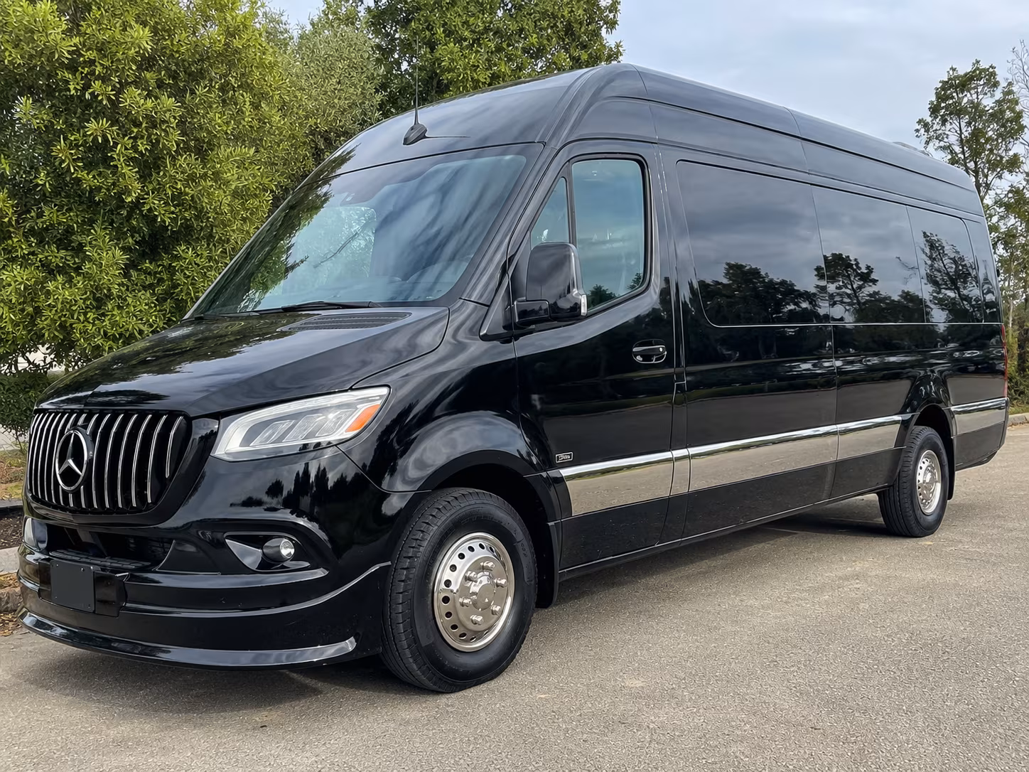 Wilmington Airport Shuttle & Transportation party bus exterior