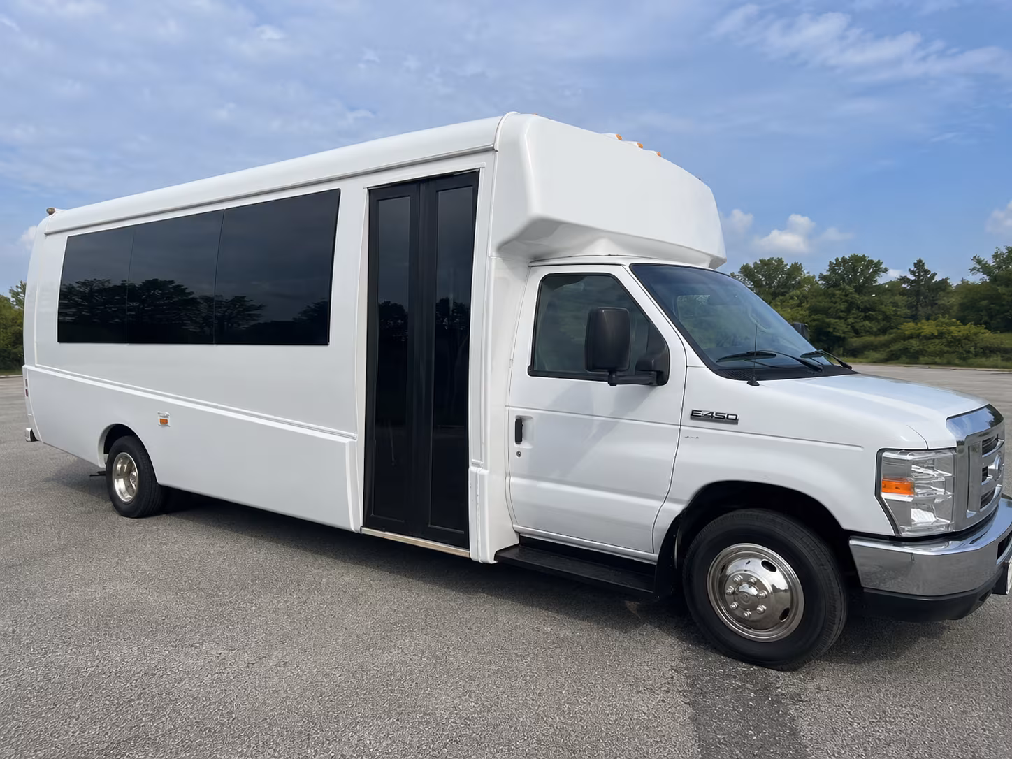 Wilmington Winery Tour & Pub Crawl Transportation party bus exterior