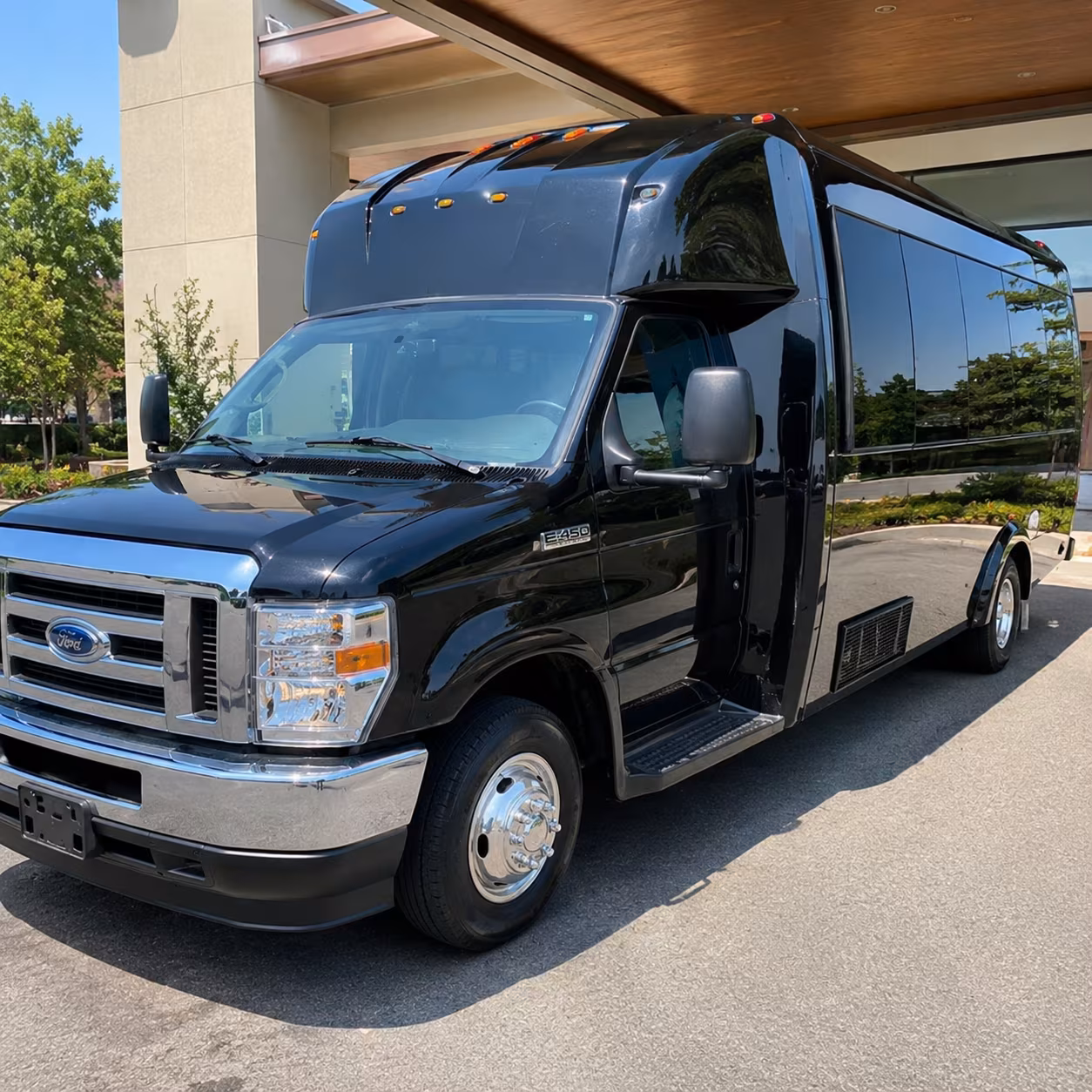 Wilmington Winery Tour & Pub Crawl Transportation party bus exterior